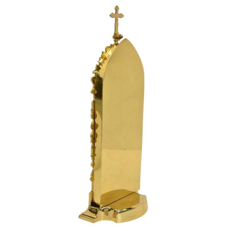 gold plated relic house with a large glass opening on the front and red velvet wall on the back. Door is removable. Can fit multiple relics inside.