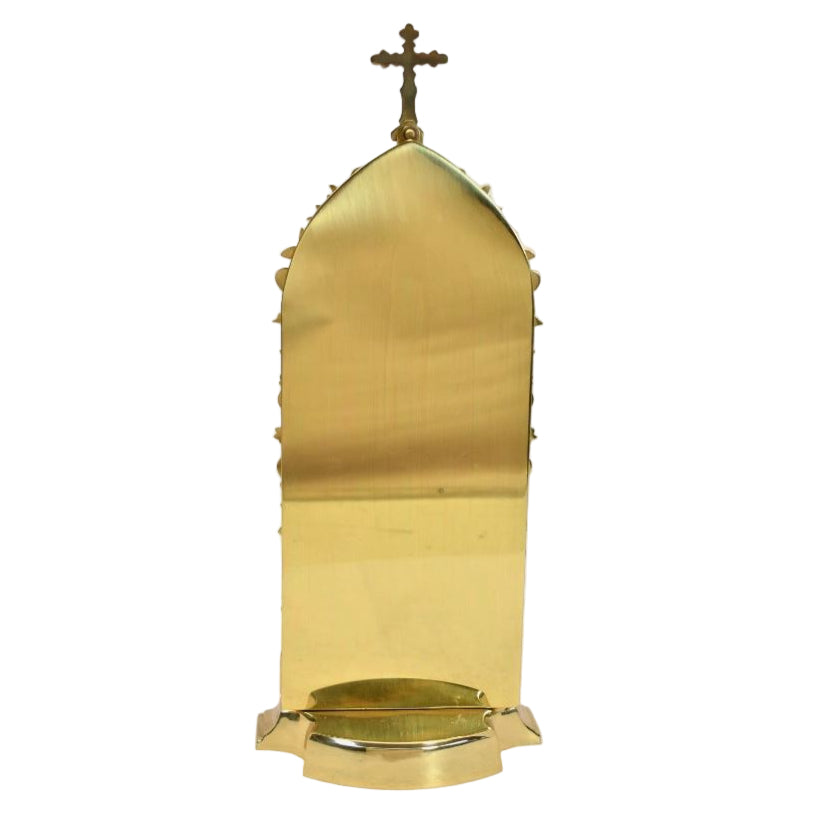 gold plated relic house with a large glass opening on the front and red velvet wall on the back. Door is removable. Can fit multiple relics inside.